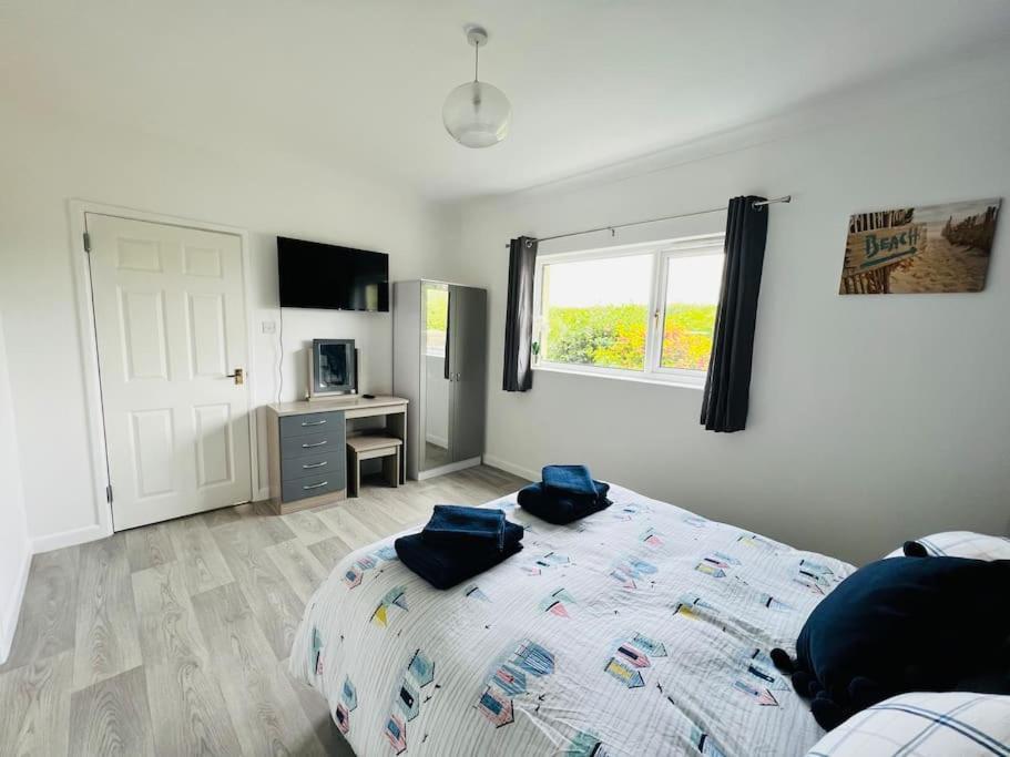 2 Bedroom Holiday Home In The Heart Of West Wales 圣克莱尔斯 外观 照片
