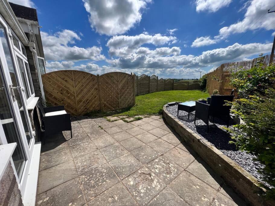 2 Bedroom Holiday Home In The Heart Of West Wales 圣克莱尔斯 外观 照片
