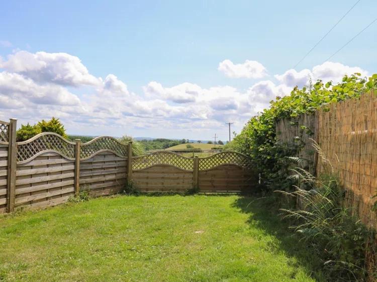 2 Bedroom Holiday Home In The Heart Of West Wales 圣克莱尔斯 外观 照片