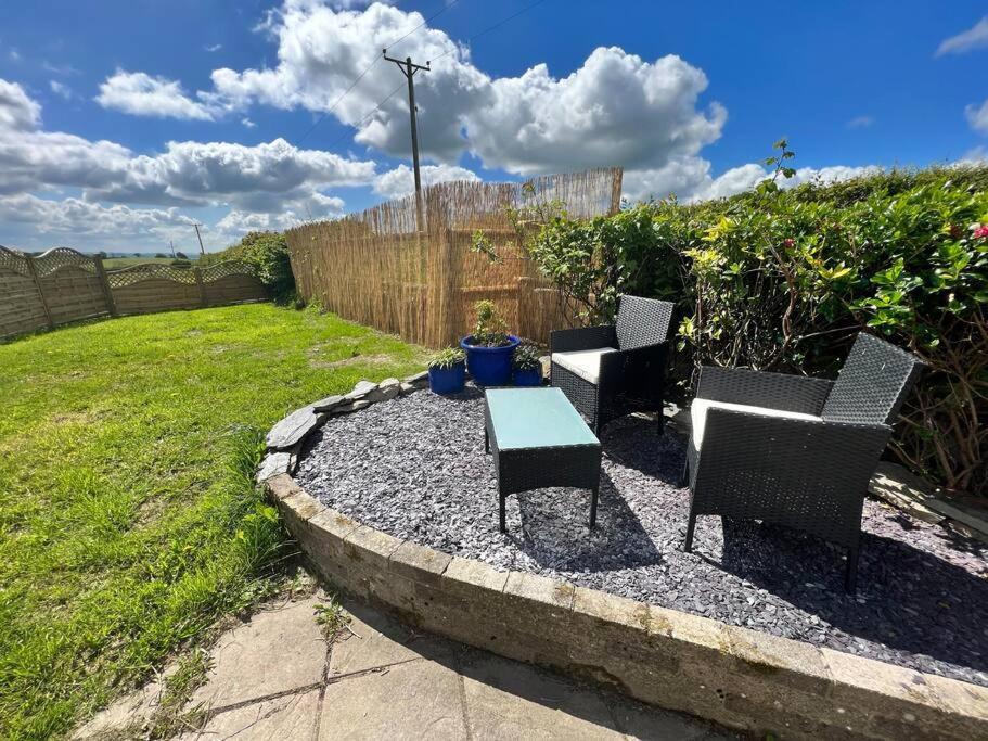 2 Bedroom Holiday Home In The Heart Of West Wales 圣克莱尔斯 外观 照片