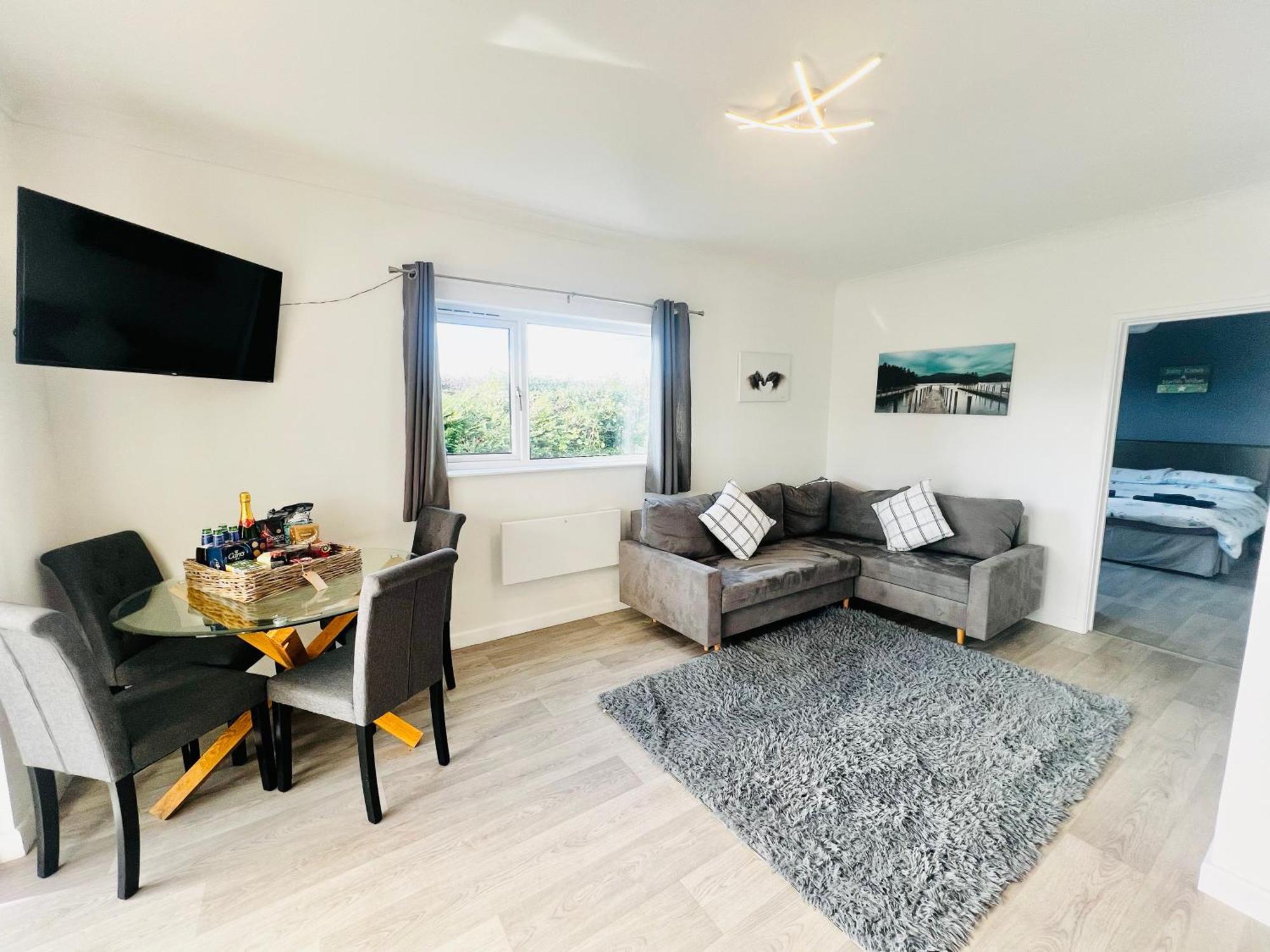 2 Bedroom Holiday Home In The Heart Of West Wales 圣克莱尔斯 外观 照片