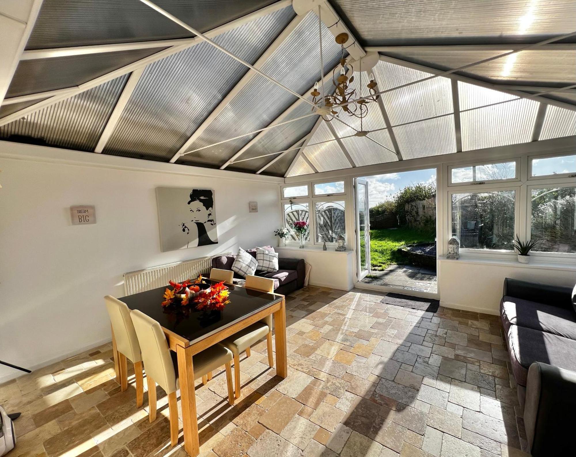 2 Bedroom Holiday Home In The Heart Of West Wales 圣克莱尔斯 外观 照片